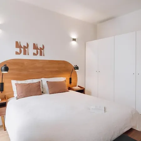Algarve - 2 Bedrooms In Santos * ליסבון
