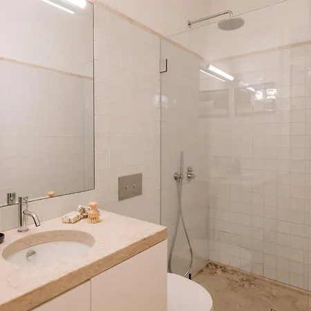 Apartment Algarve - 2 Bedrooms In Santos Lisbon